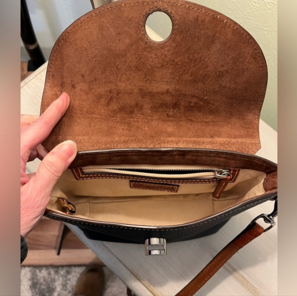 Dooney & Bourke EUC++ Pebbled Leather Navy Blue Crossbody Purse